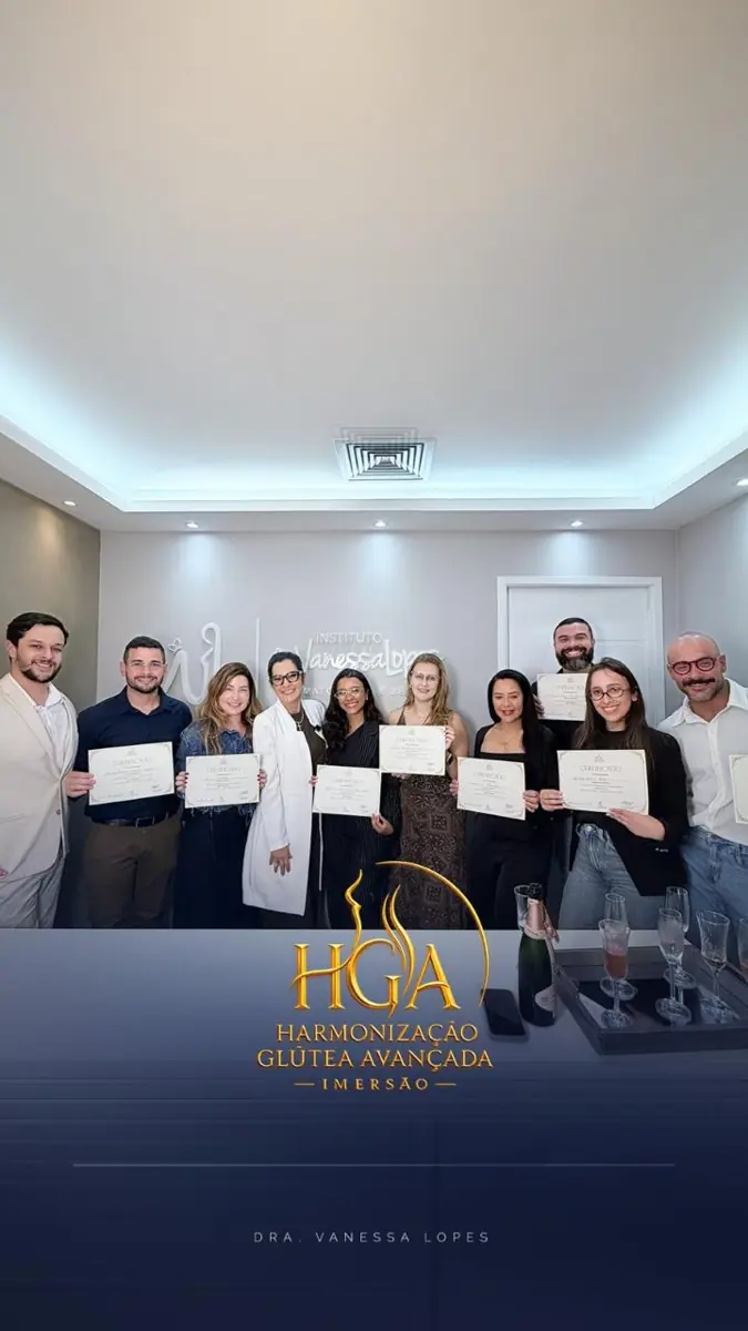 Médicos da 3ª edição do HGA com seus certificados